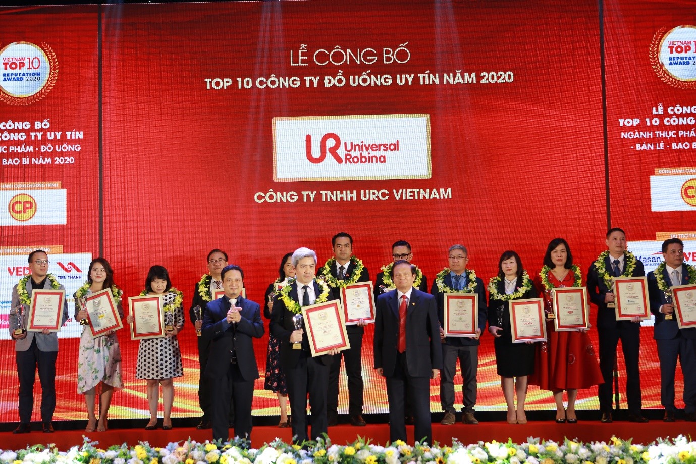 URC VIETNAM IS HONOURED IN THE AWARD CEREMONY OF TOP 10 MOST REPUTABLE COMPANIES IN THE NON-ALCOHOLIC BEVERAGE INDUSTRY IN 2020